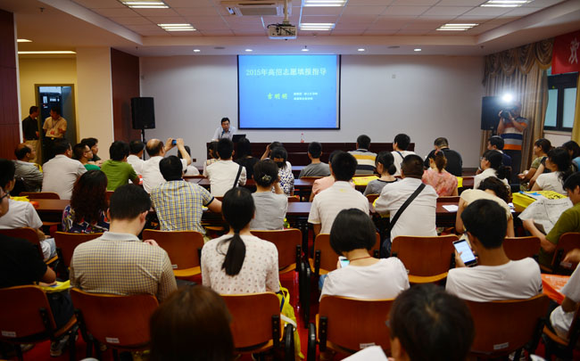 江苏省2015普通高校三本志愿投档最低分南京