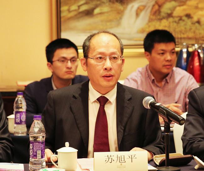 常州大学副校长苏旭平主持会议